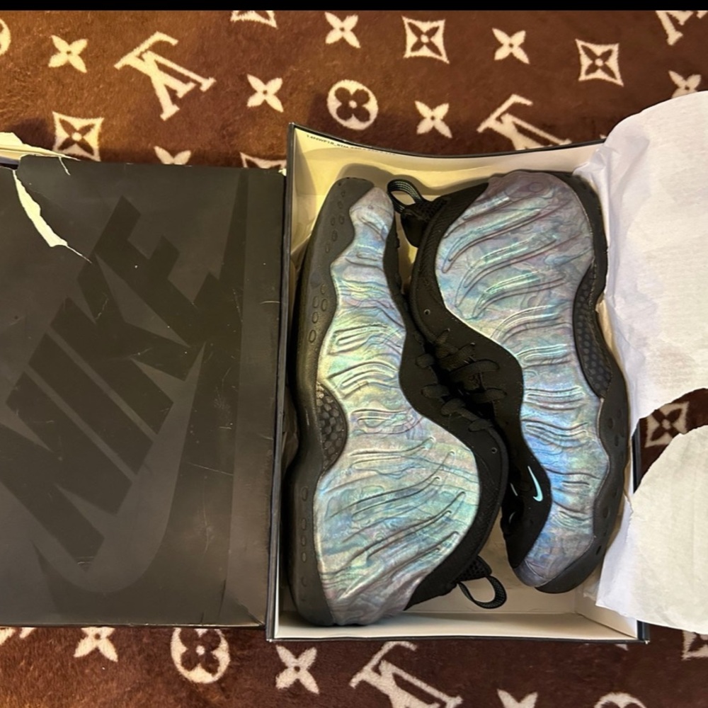 Great Condition Hologram Color Foamposites Size 11. Like New!